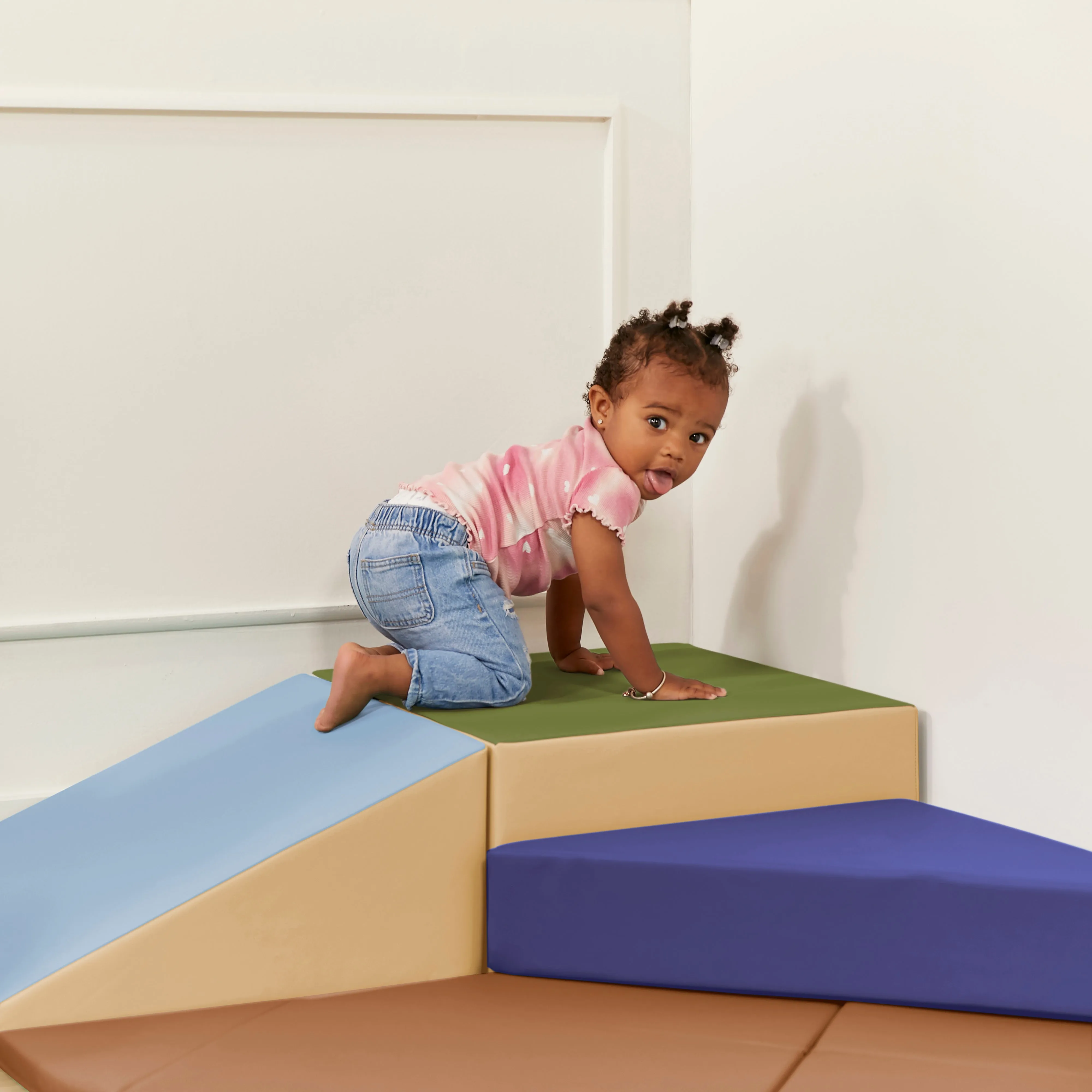 Adventurer's Summit Ramp, Corner Climber, 4-Piece