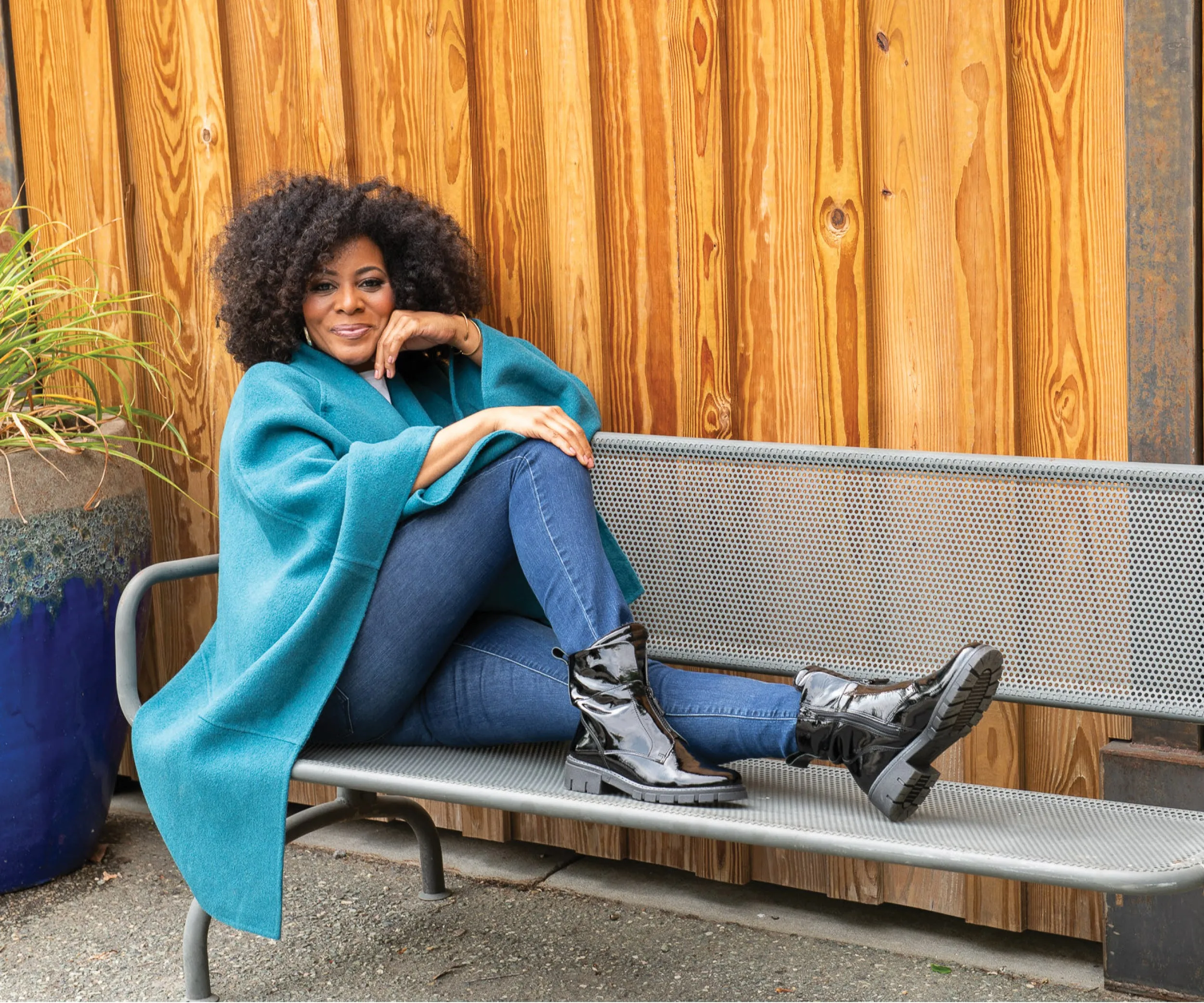 Deon Women's Lug Sole Front & Zip Boot