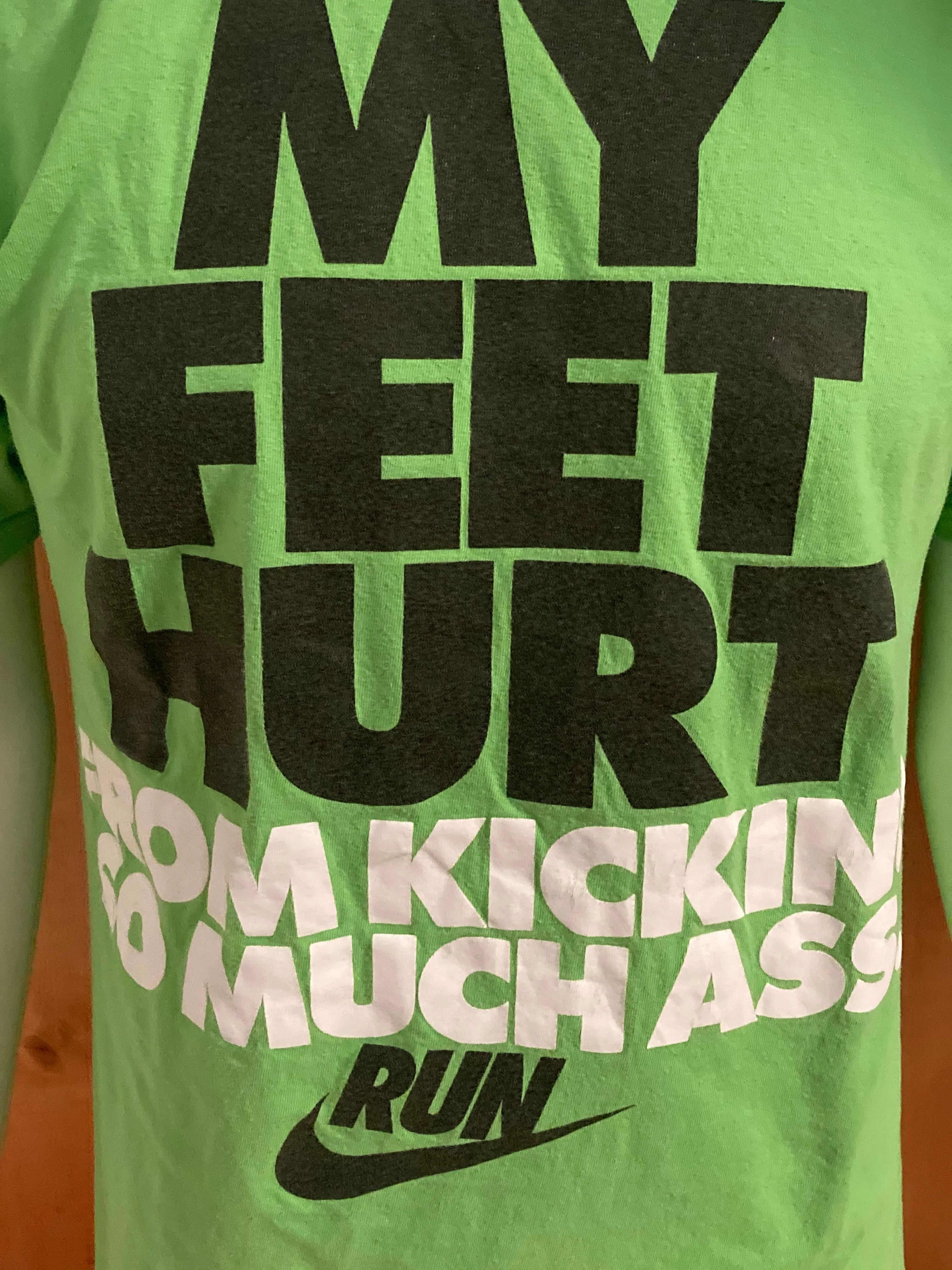 NIKE "MY FEET HURT FROM KICKING SO MUCH ASS" NIKE RUN Graphic Print Adult L Large Lrg Green T-Shirt Tee Shirt