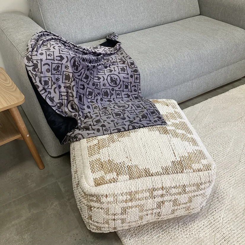 SAMPLE SALE: Silhouette Print Blanket - Medium