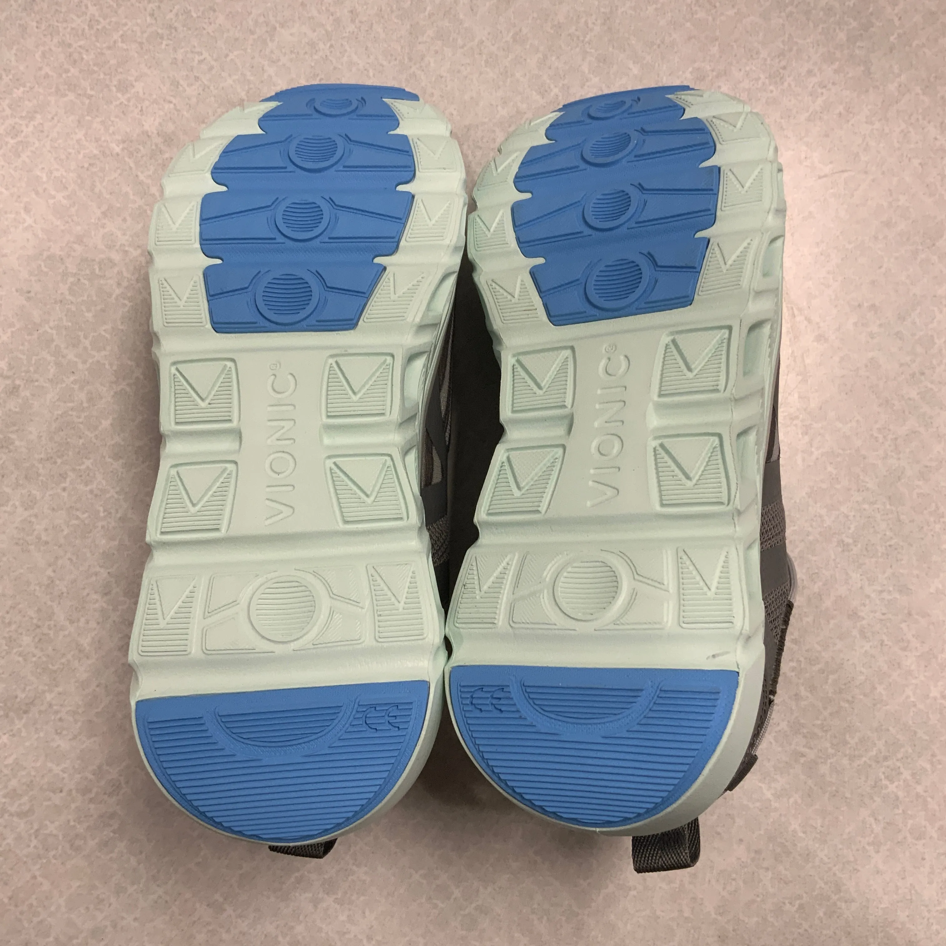 Shoes Athletic By Vionic In Grey, Size: 6